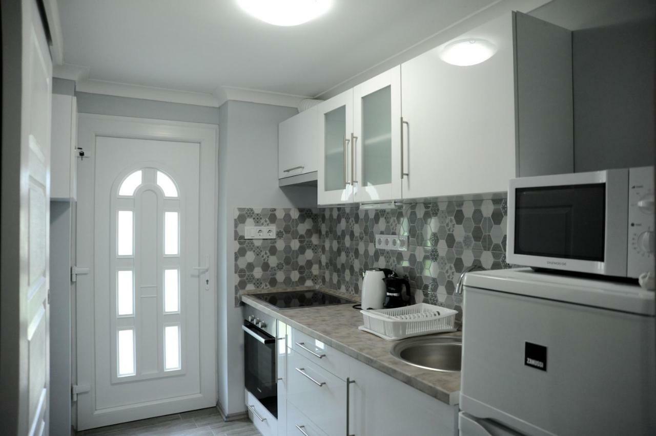 Judit Apartman Dombovar-Gunaras Exterior photo